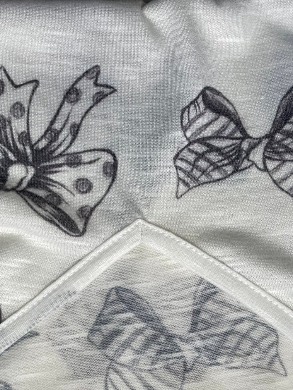 Disney Parks Bow Print Tee | NWT | Women’s Medium | Poly/Rayon Blend - Picture 6 of 8